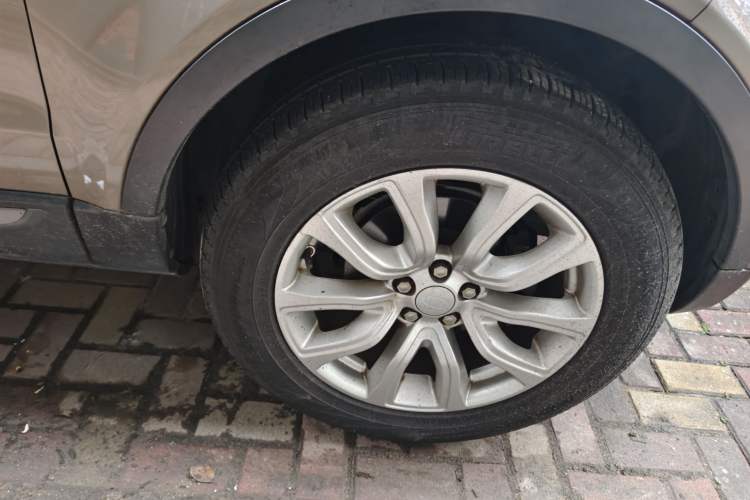 Used Land Rover Range Evoque 2015 2.0T Five-Door Fashion Edition Right Front Wheel Hub