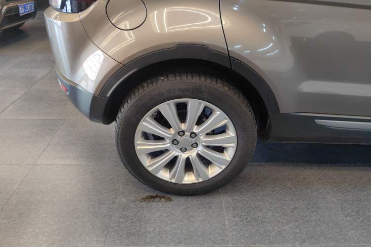 Used Land Rover Range Evoque 2015 2.0T Five-Door Zhiyao Edition Right Rear Wheel Hub