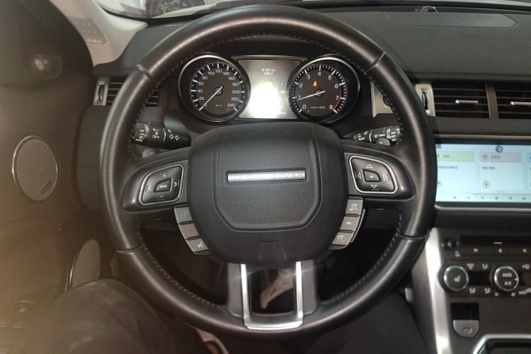 Used Land Rover Range Evoque 2015 2.0T Five-Door Zhiyao Edition Steering Wheel