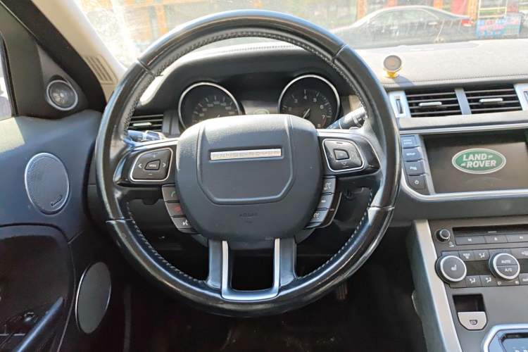 Used Land Rover Range Evoque 2015 2.0T Five-Door Zhiyao Edition Steering Wheel