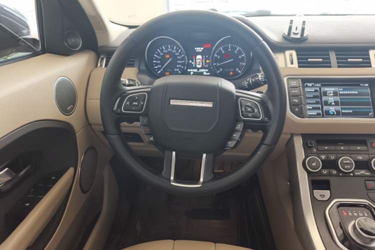 Used Land Rover Range Evoque 2015 2.0T Five-Door Zhiyao Edition Steering Wheel