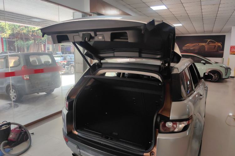 Used Land Rover Range Evoque 2015 2.0T Five-Door Zhiyao Edition Trunk