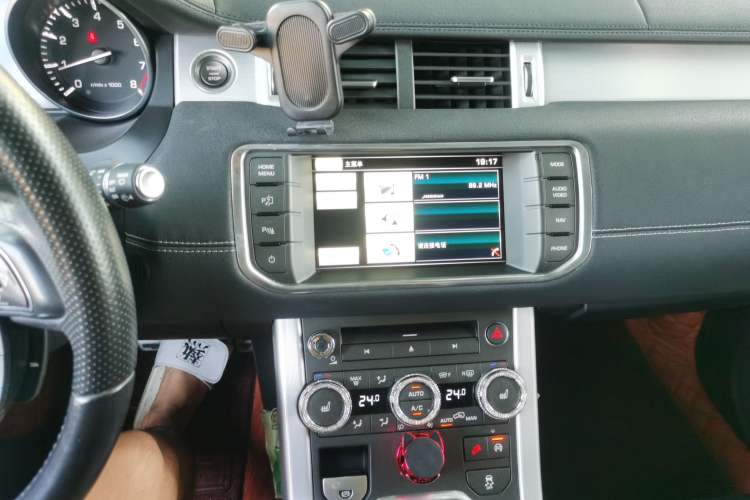 Used Land Rover Range Evoque 2015 2.0T Orange Edition Limited Model Audio And AC Panel