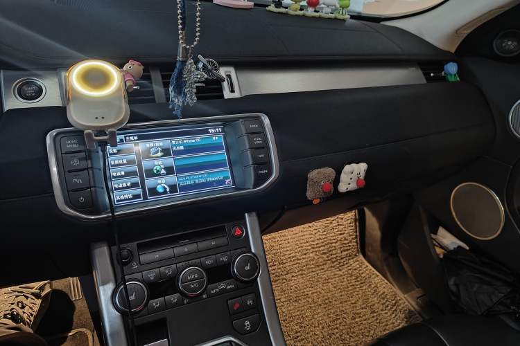 Used Land Rover Range Evoque 2015 2.0T 5-Door Luxury Edition Audio And AC Panel