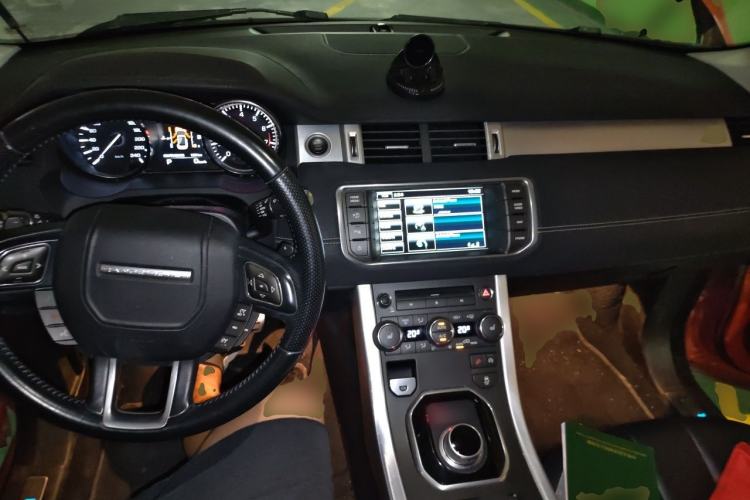 Used Land Rover Range Evoque 2015 2.0T Orange Edition Limited Model Center Console