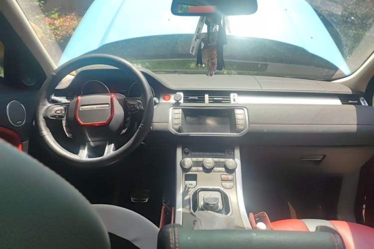 Used Land Rover Range Evoque 2015 2.0T Five-Door Sporty Edition Center Console