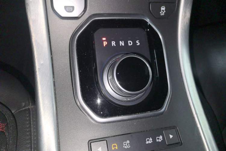 Used Land Rover Range Evoque 2015 2.0T 5-Door Luxury Edition Gear Lever