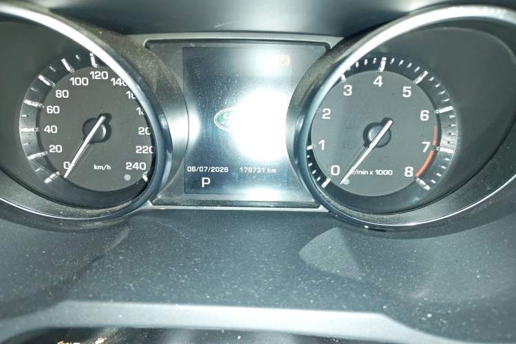 Used Land Rover Range Evoque 2015 2.0T Orange Edition Limited Model Odometer Close Up