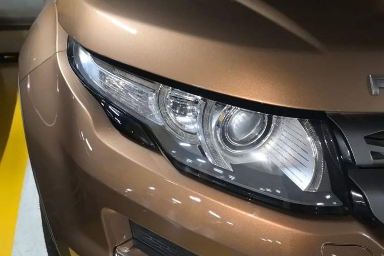 Used Land Rover Range Evoque 2015 2.0T 5-Door Luxury Edition Right Front Headlight