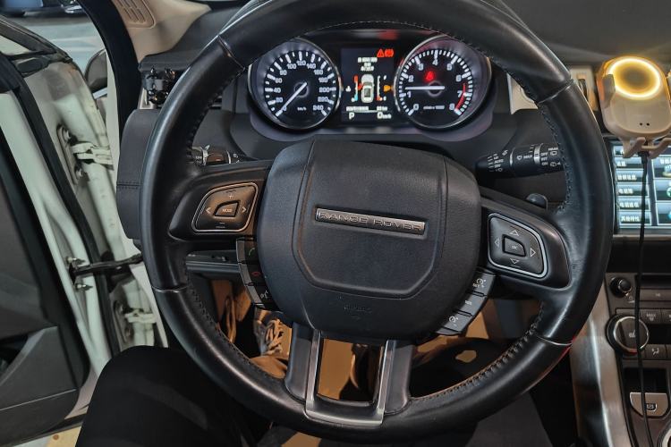 Used Land Rover Range Evoque 2015 2.0T 5-Door Luxury Edition Steering Wheel