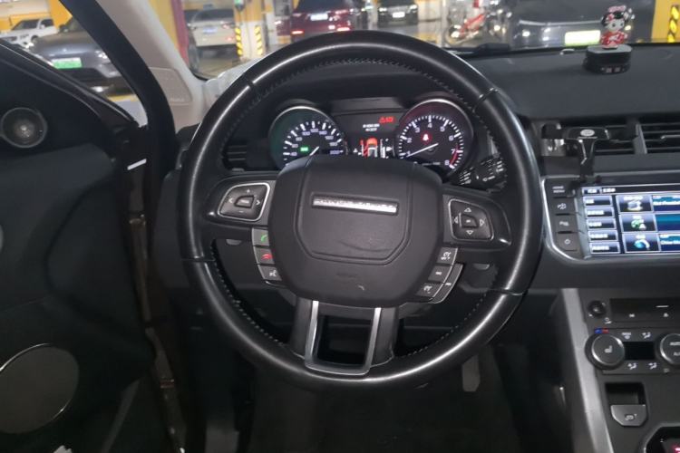 Used Land Rover Range Evoque 2015 2.0T 5-Door Luxury Edition Steering Wheel