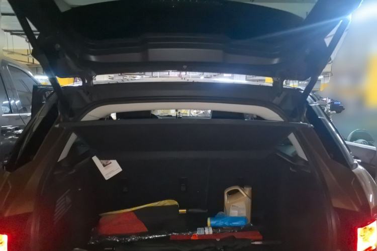 Used Land Rover Range Evoque 2015 2.0T 5-Door Luxury Edition Trunk