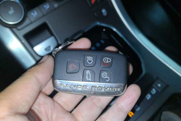 Used Land Rover Range Evoque 2015 2.0T 5-Door Luxury Edition Vehicle Key
