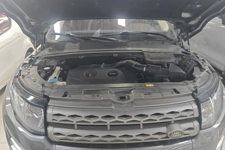 Used Land Rover Range Evoque 2015 2.0T Five-Door Zhiyao Edition Engine Bay
