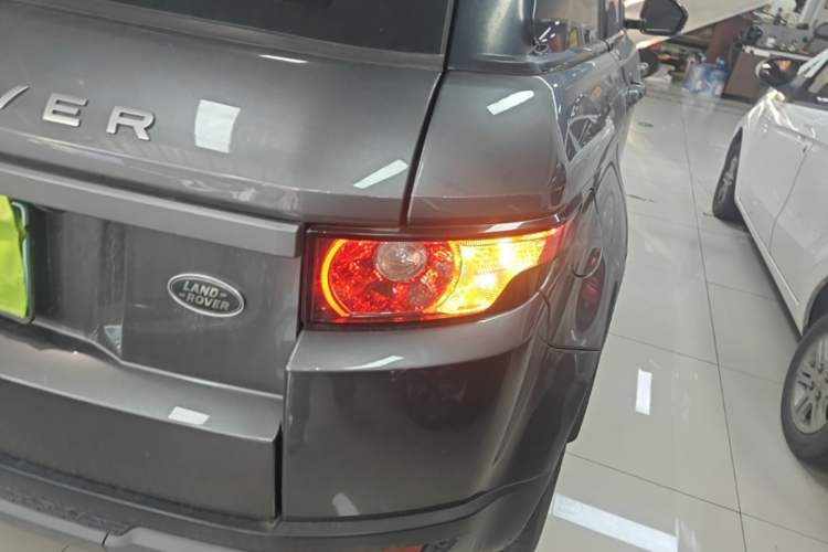 Used Land Rover Range Evoque 2015 2.0T Five-Door Zhiyao Edition Exterior 3