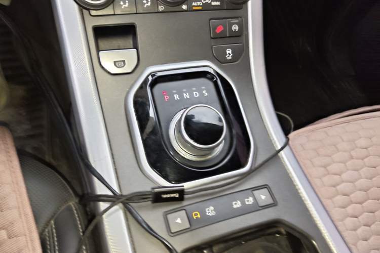 Used Land Rover Range Evoque 2015 2.0T Five-Door Sporty Edition Gear Lever