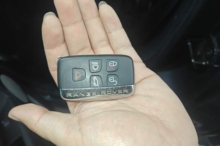 Used Land Rover Range Evoque 2015 2.0T Five-Door Zhiyao Edition Interior 1