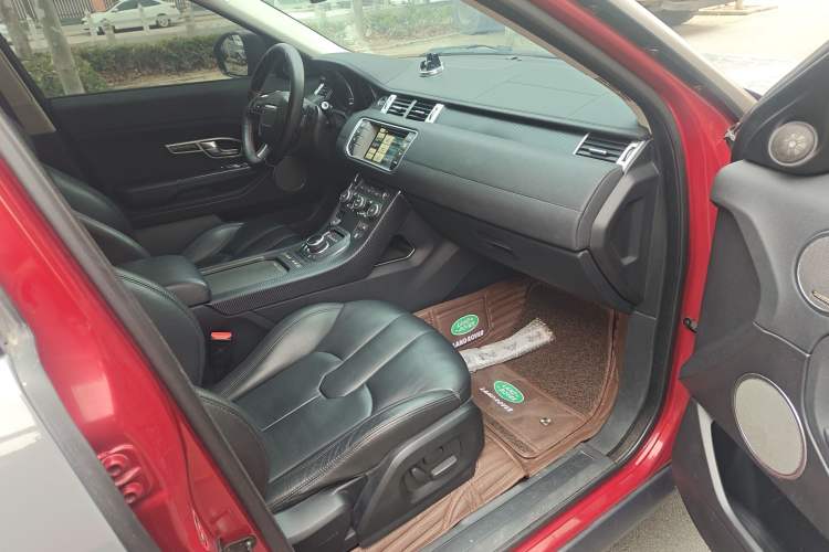 Used Land Rover Range Evoque 2015 2.0T Five-Door Zhiyao Edition Interior 4