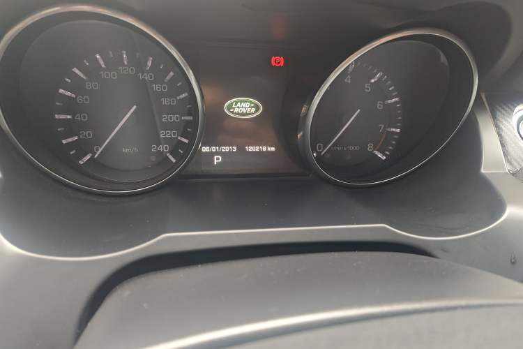 Used Land Rover Range Evoque 2015 2.0T Five-Door Zhiyao Edition Odometer Close Up