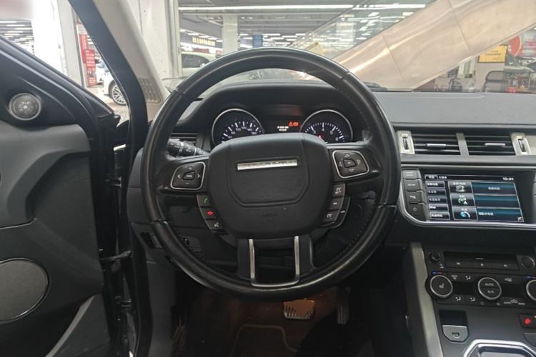Used Land Rover Range Evoque 2015 2.0T Five-Door Zhiyao Edition Steering Wheel