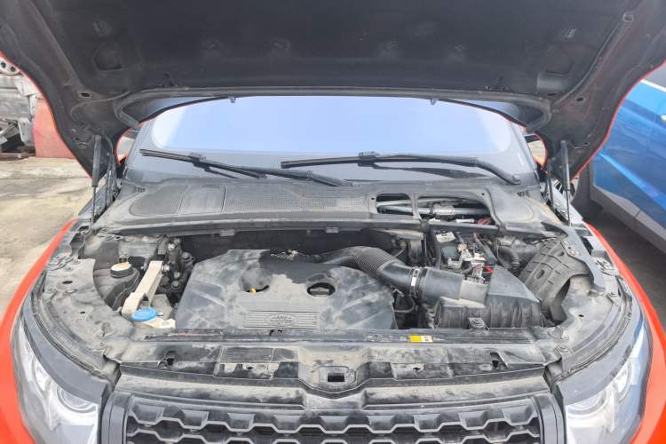 Used Land Rover Range Evoque 2015 2.0T Five-Door Zhiyao Edition Engine Bay