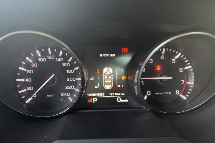 Used Land Rover Range Evoque 2015 2.0T Orange Edition Limited Model Odometer Close Up