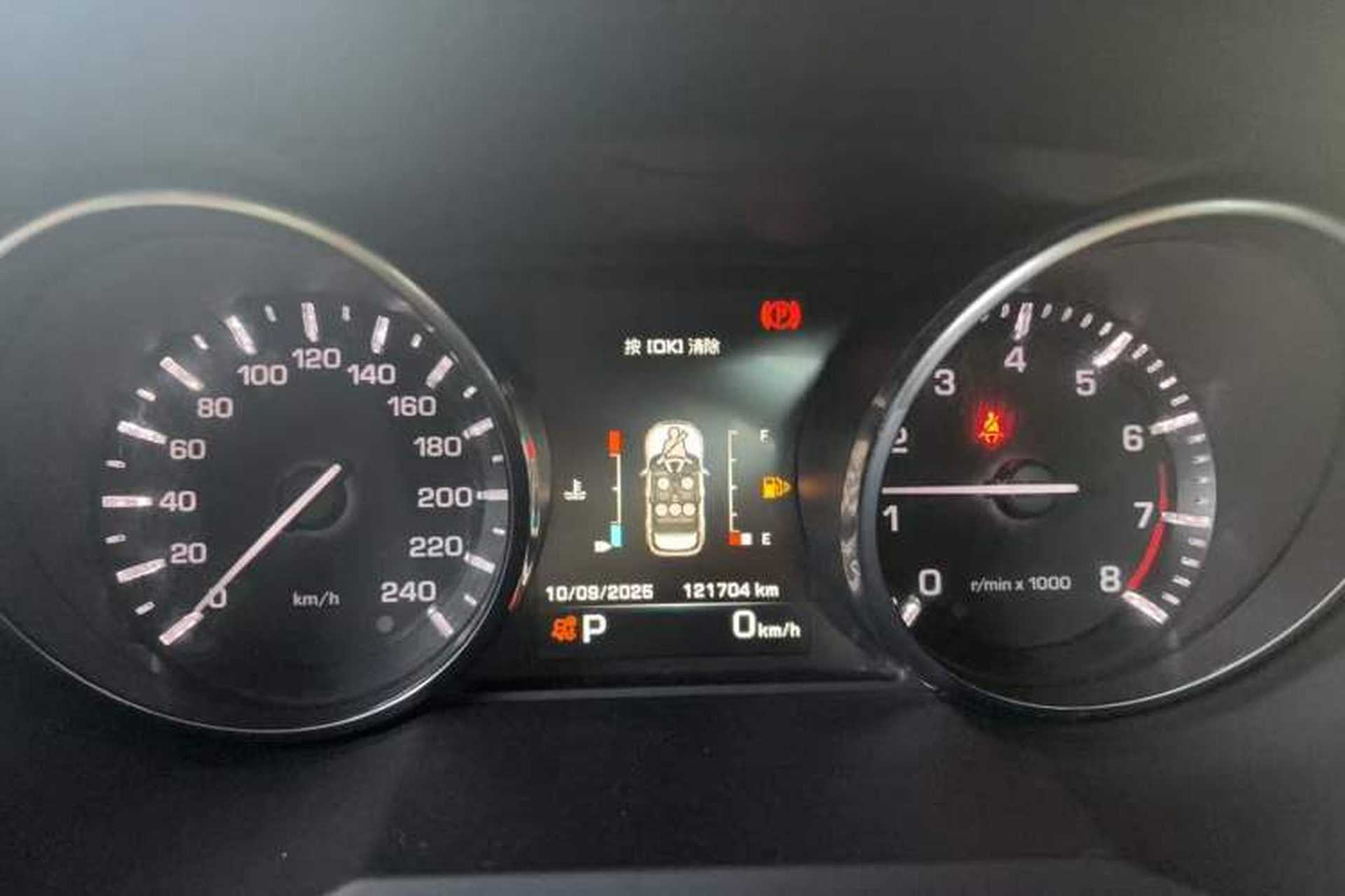 Used Land Rover Range Evoque 2015 2.0T Orange Edition Limited Model Odometer Close Up