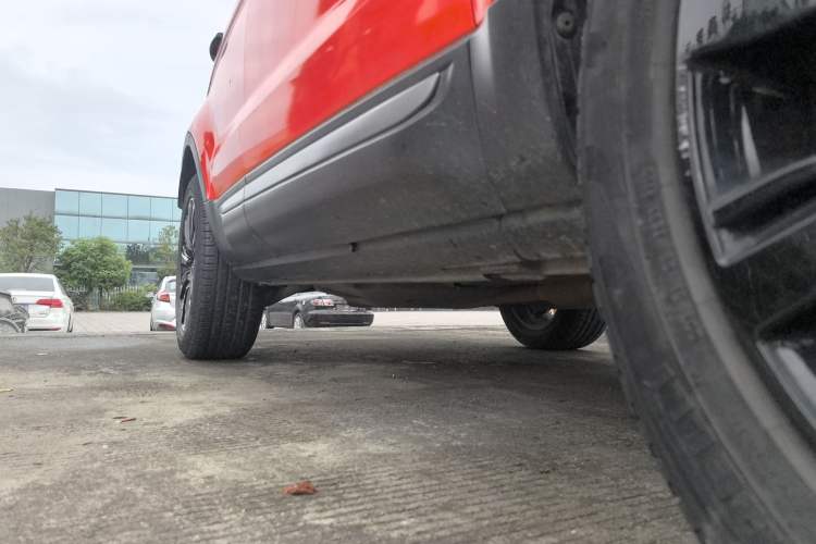 Used Land Rover Range Evoque 2015 2.0T Five-Door Zhiyao Edition Right Side Sill