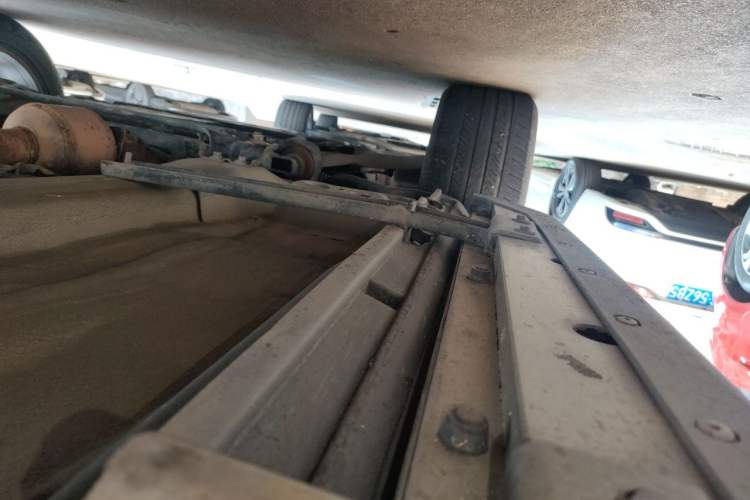 Used Land Rover Range Evoque 2015 2.0T Five-Door Zhiyao Edition Chassis Front Left