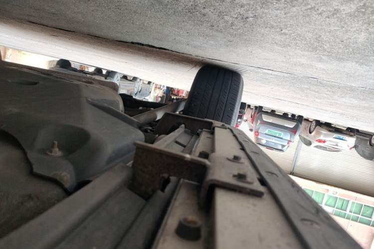 Used Land Rover Range Evoque 2015 2.0T Five-Door Zhiyao Edition Chassis Rear Right