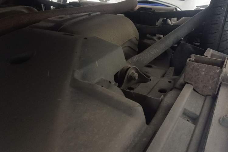 Used Land Rover Range Evoque 2015 2.0T Five-Door Zhiyao Edition Chassis Rear Right