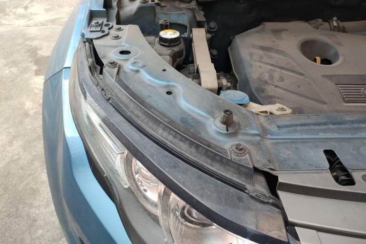 Used Land Rover Range Evoque 2015 2.0T Five-Door Zhiyao Edition Engine Bay Right