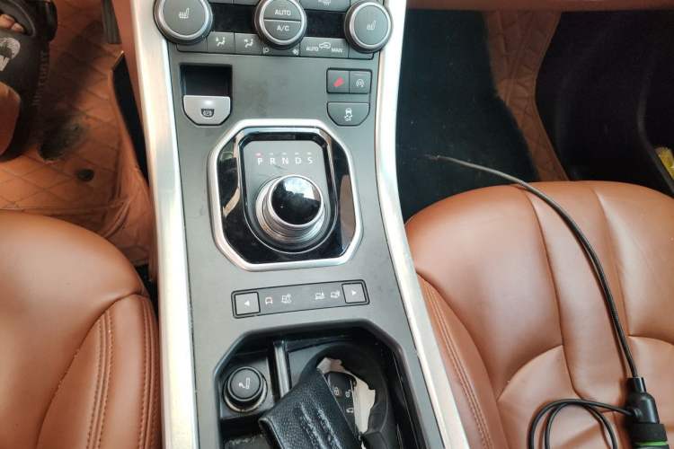 Used Land Rover Range Evoque 2015 2.0T Five-Door Zhiyao Edition Gear Lever