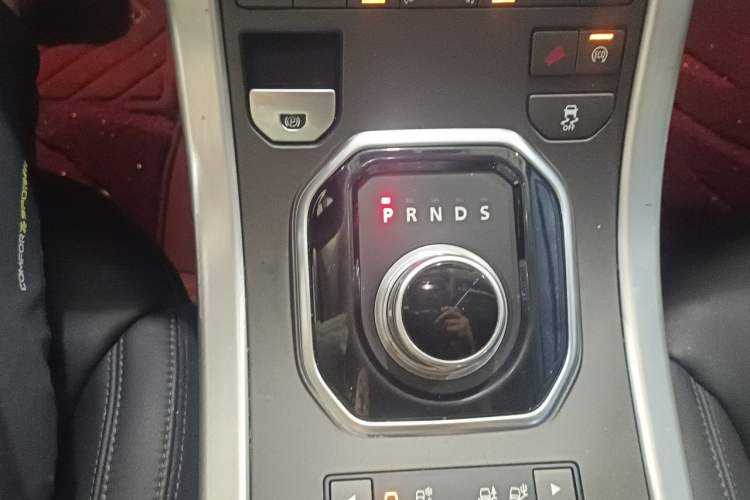 Used Land Rover Range Evoque 2015 2.0T Five-Door Zhiyao Edition Gear Lever
