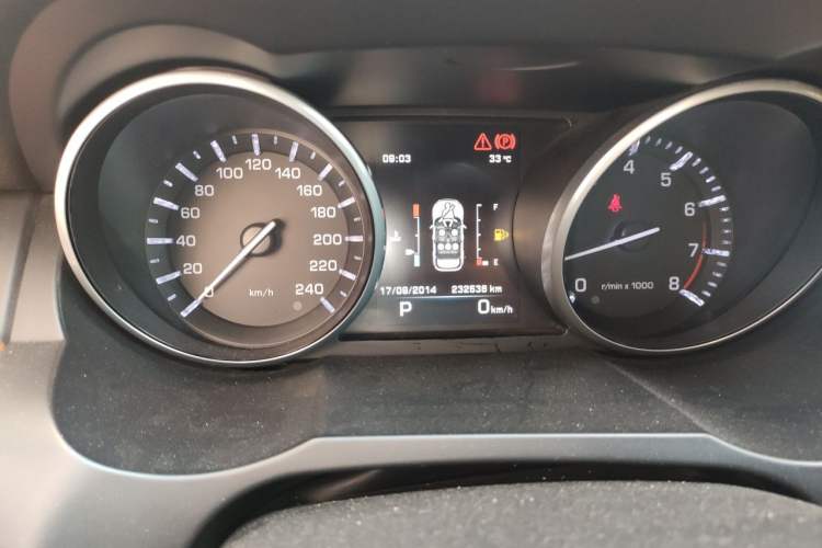 Used Land Rover Range Evoque 2015 2.0T Five-Door Zhiyao Edition Instrument Cluster