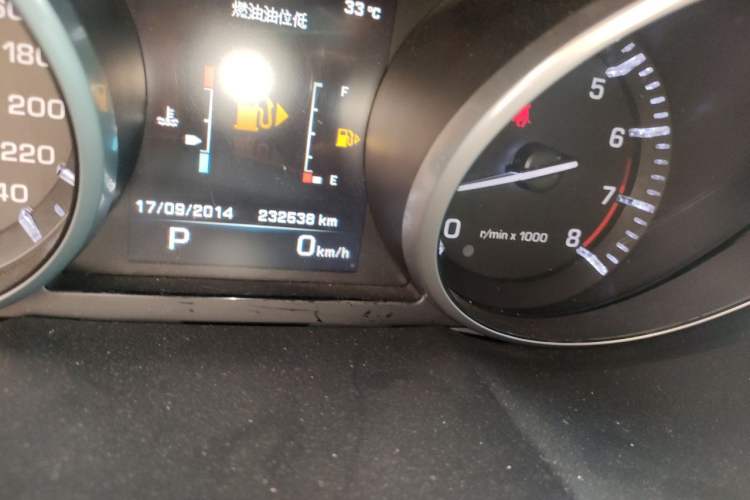 Used Land Rover Range Evoque 2015 2.0T Five-Door Zhiyao Edition Odometer Close Up