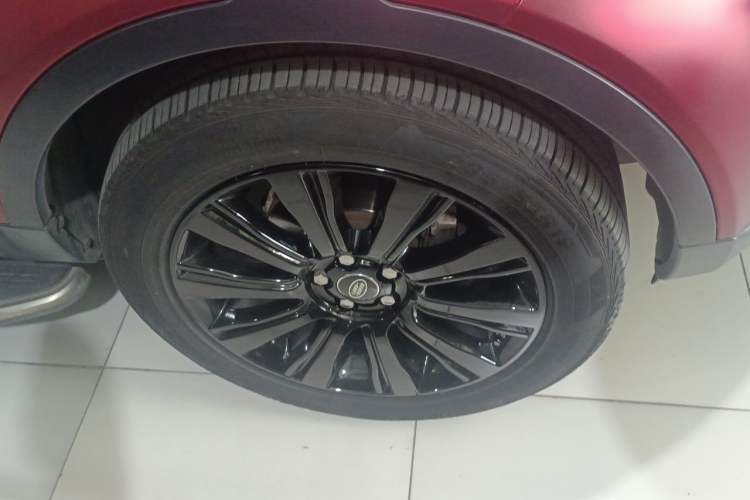 Used Land Rover Range Evoque 2015 2.0T Five-Door Zhiyao Edition Right Front Wheel Hub
