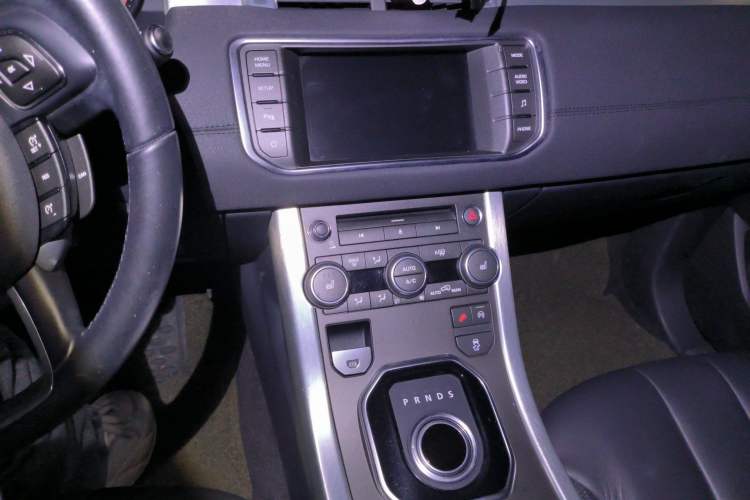 Used Land Rover Range Evoque 2015 2.0T Five-Door Fashion Edition Audio And AC Panel
