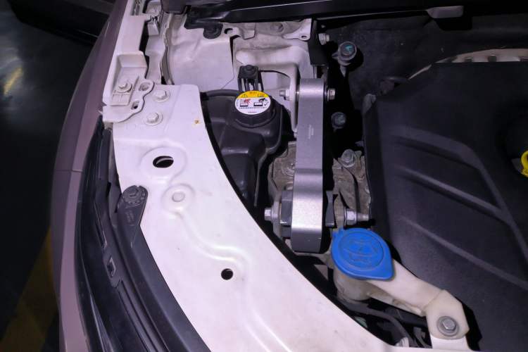 Used Land Rover Range Evoque 2015 2.0T Five-Door Fashion Edition Engine Bay Right