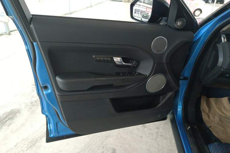 Used Land Rover Range Evoque 2015 2.0T Five-Door Zhiyao Edition Left Front Door Interior