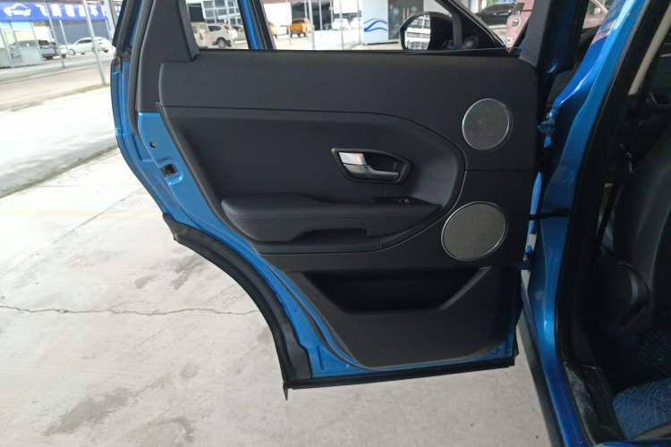Used Land Rover Range Evoque 2015 2.0T Five-Door Zhiyao Edition Left Rear Door Interior