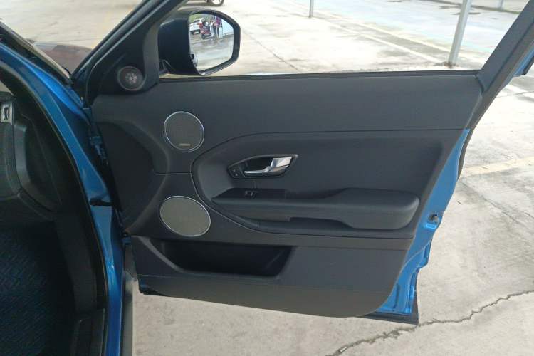 Used Land Rover Range Evoque 2015 2.0T Five-Door Zhiyao Edition Right Front Door Interior