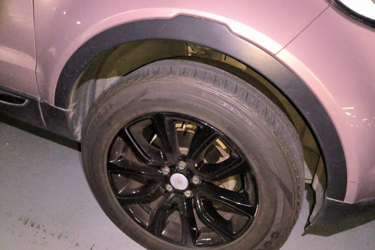 Used Land Rover Range Evoque 2015 2.0T Five-Door Fashion Edition Right Front Wheel Hub