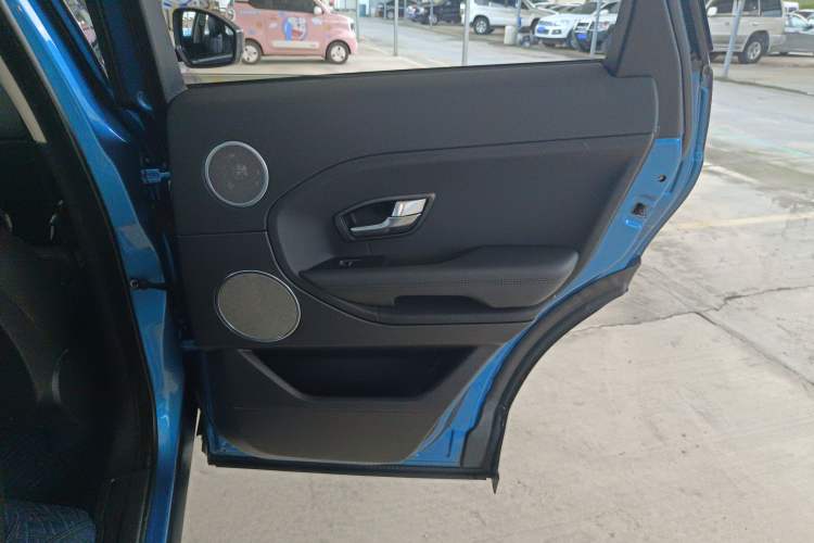 Used Land Rover Range Evoque 2015 2.0T Five-Door Zhiyao Edition Right Rear Door Interior
