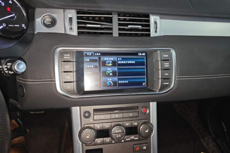 Used Land Rover Range Evoque 2015 2.0T Five-Door Sporty Edition Audio And AC Panel