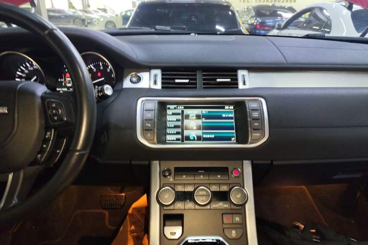 Used Land Rover Range Evoque 2015 2.0T 5-Door Luxury Edition Audio And AC Panel