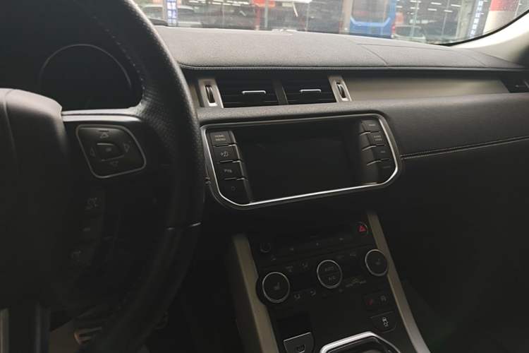 Used Land Rover Range Evoque 2015 2.0T 5-Door Ignite Edition Audio And AC Panel
