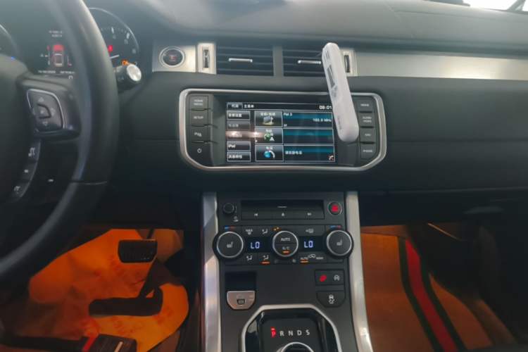 Used Land Rover Range Evoque 2015 2.0T Five-Door Zhiyao Edition Audio And AC Panel