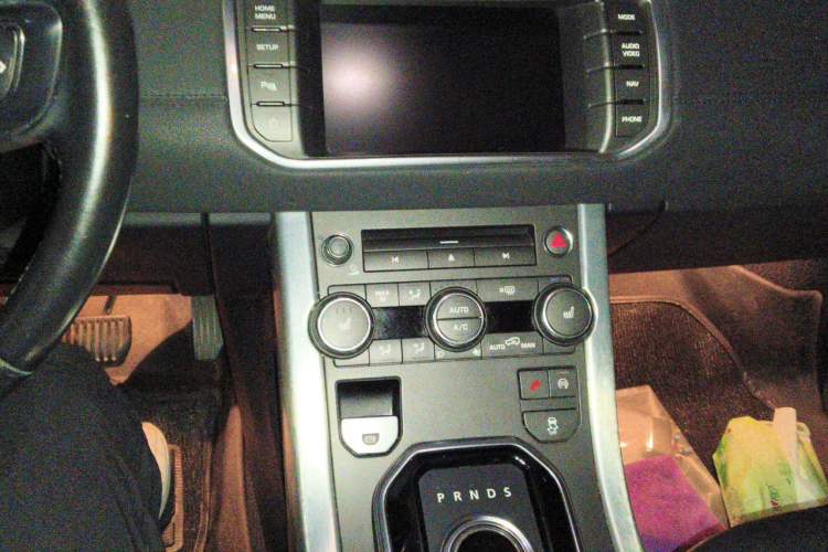 Used Land Rover Range Evoque 2015 2.0T Five-Door Zhiyao Edition Audio And AC Panel