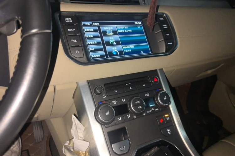 Used Land Rover Range Evoque 2015 2.0T Five-Door Zhiyao Edition Audio And AC Panel